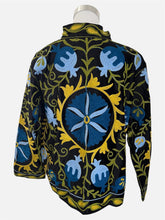 Load image into Gallery viewer, Schwarze Boho Samt Suzani Jacke mit Blumen Stickerei