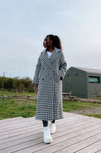 Load image into Gallery viewer, Women's oversize wool coat with houndstooth pattern