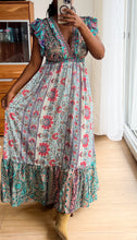 Afbeelding in Gallery-weergave laden, Gold & Silver Boho Maxikleid mit V-Ausschnitt