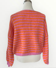 Afbeelding in Gallery-weergave laden, Gestreifte Strickjacke mit V-Ausschnitt