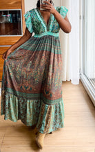 Afbeelding in Gallery-weergave laden, Gold & Silver Boho Maxikleid mit V-Ausschnitt
