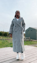 Load image into Gallery viewer, Women's oversize wool coat with houndstooth pattern