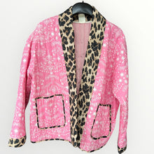 Lade das Bild in den Galerie-Viewer, Damen Frühling Sommer Steppjacke mit Leopardenmuster - Made in Italy