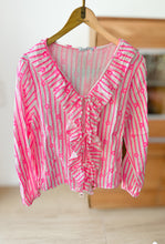 Afbeelding in Gallery-weergave laden, Musselin Blumen Bluse mit Rüschen Made in Italy