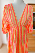 Afbeelding in Gallery-weergave laden, Damen Musselin Maxikleid mit bunten Streifen