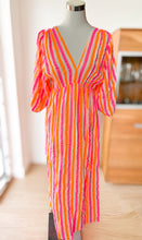 Afbeelding in Gallery-weergave laden, Damen Musselin Maxikleid mit bunten Streifen