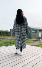 Load image into Gallery viewer, Women's oversize wool coat with houndstooth pattern