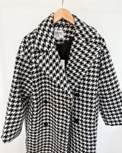 Load image into Gallery viewer, Women's oversize wool coat with houndstooth pattern