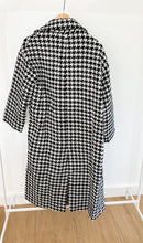 Load image into Gallery viewer, Women's oversize wool coat with houndstooth pattern