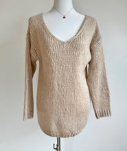 Load image into Gallery viewer, Chunky knit sweater with V-neck