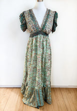 Afbeelding in Gallery-weergave laden, Gold & Silver Boho Maxikleid mit V-Ausschnitt