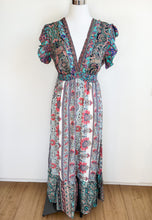 Afbeelding in Gallery-weergave laden, Gold & Silver Boho Maxikleid mit V-Ausschnitt