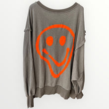 Lade das Bild in den Galerie-Viewer, Damen Oversized Smile Sweatshirt - Made in Italy
