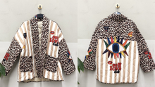 Afbeelding in Gallery-weergave laden, Damen Steppjacke mit Leopardenmuster - Made in Italy
