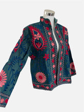 Carregar imagem no visualizador da galeria, Teal Boho Samt Suzani Jacke mit Blumen Stickerei
