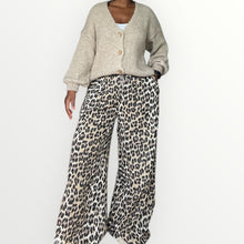 Load image into Gallery viewer, Damen Musselin Hose Leo
