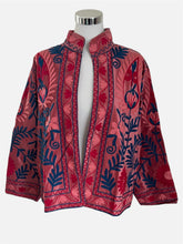 Load image into Gallery viewer, Pink Boho Samt Suzani Jacke mit Blumen Stickerei

