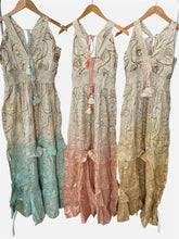 Carica l'immagine nel visualizzatore di Gallery, Damen Boho Sommer Maxikleid mit Goldstickerei
