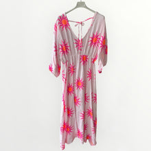 Load image into Gallery viewer, Damen Musselin Maxikleid Sonne Pink
