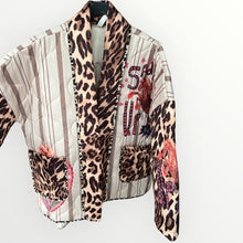 Afbeelding in Gallery-weergave laden, Damen Herbst Winter Steppjacke mit Leopardenmuster und Pferdemotiv - Made in Italy
