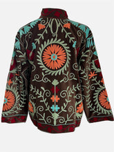 Charger l'image dans la galerie, Braun Boho Samt Suzani Jacke mit Blumen Stickerei
