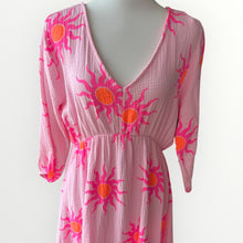 Load image into Gallery viewer, Damen Musselin Maxikleid Sonne Pink
