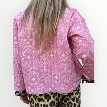 Lade das Bild in den Galerie-Viewer, Damen Frühling Sommer Steppjacke mit Leopardenmuster - Made in Italy
