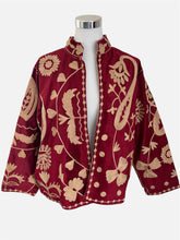 Carregar imagem no visualizador da galeria, Maroon Boho Samt Suzani Jacke mit Blumen Stickerei
