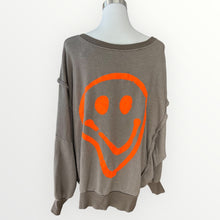 Lade das Bild in den Galerie-Viewer, Damen Oversized Smile Sweatshirt - Made in Italy
