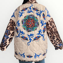 Afbeelding in Gallery-weergave laden, Damen Herbst Winter Steppjacke mit Leopardenmuster - Made in Italy
