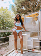 Carregar imagem no visualizador da galeria, Criss Cross Bikini mit Verstellbaren Trägern
