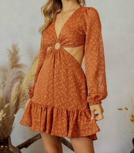 Carica l&#39;immagine nel visualizzatore di Gallery, Cut out Kleid aus Jacquard Webstoff
