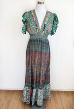 Afbeelding in Gallery-weergave laden, Gold &amp; Silver Boho Maxikleid mit V-Ausschnitt
