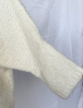 Lade das Bild in den Galerie-Viewer, Kuscheliger Strickpullover HAPPY
