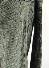 Carregar imagem no visualizador da galeria, Langer Cardigan mit großem Kragen
