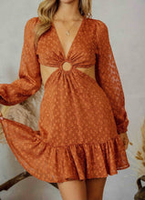 Carica l&#39;immagine nel visualizzatore di Gallery, Cut out Kleid aus Jacquard Webstoff
